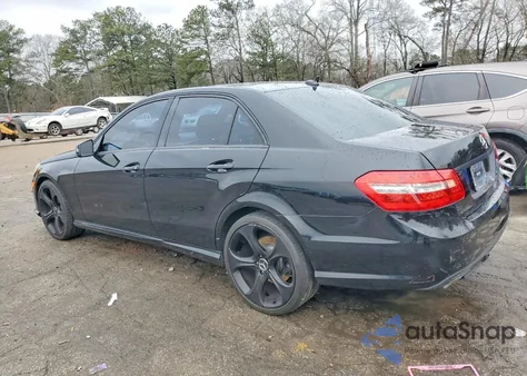 2010 Mercedes-Benz E 550 z USA, uszkodzony, nr VIN WDDHF7CB8AA018030